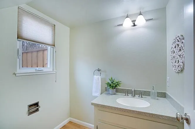 1323 Hoover St — Photo 11