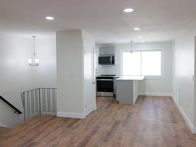 6305 Englewood Ave #1 — Photo 9