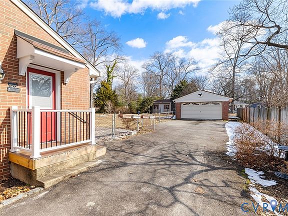 3rd image of 2635 Traymore Rd