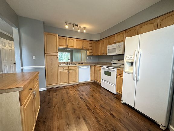 4th image of 1347 Battleford Dr #1