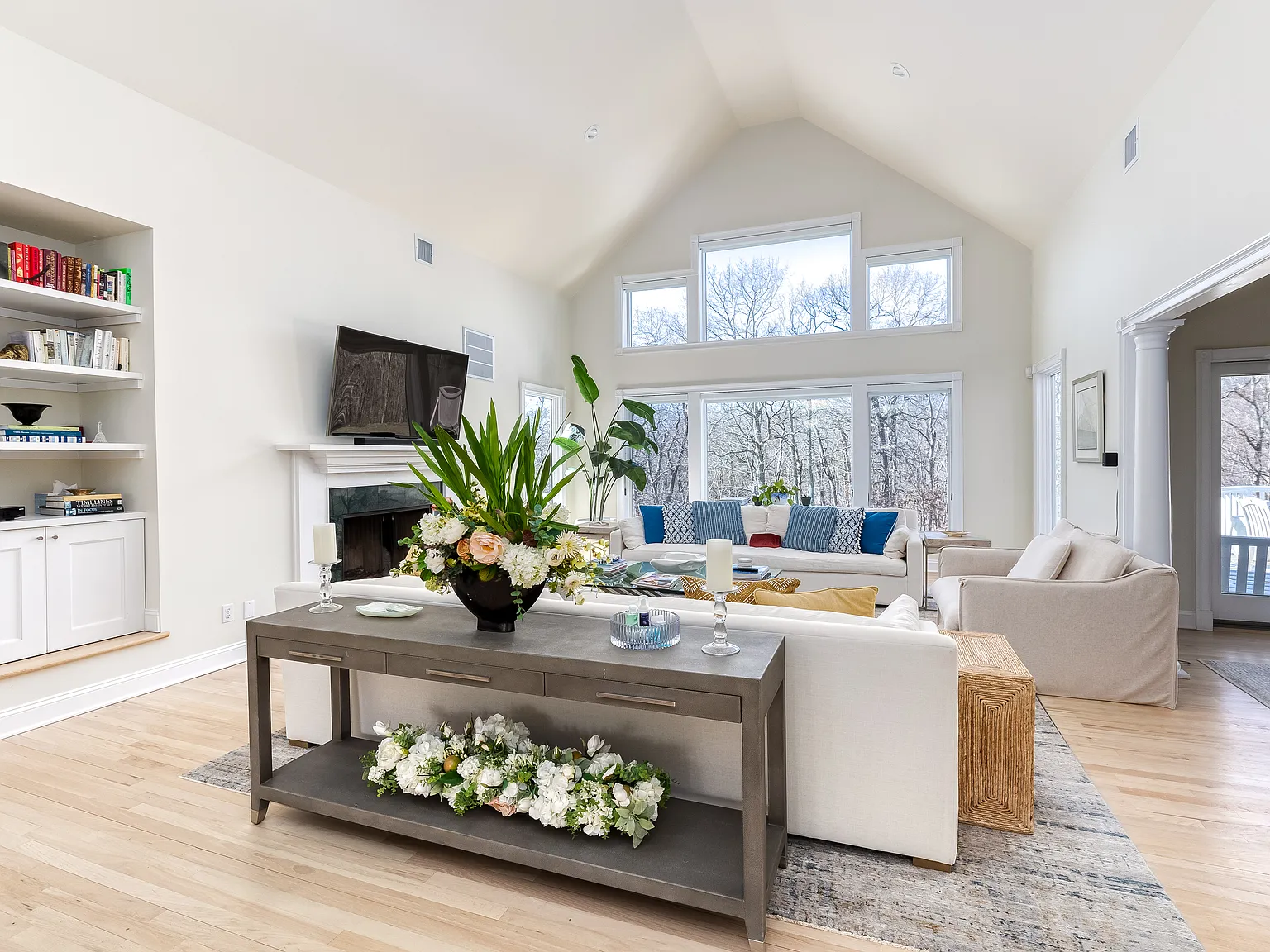 Beautiful East Hampton Northwest — Photo 4