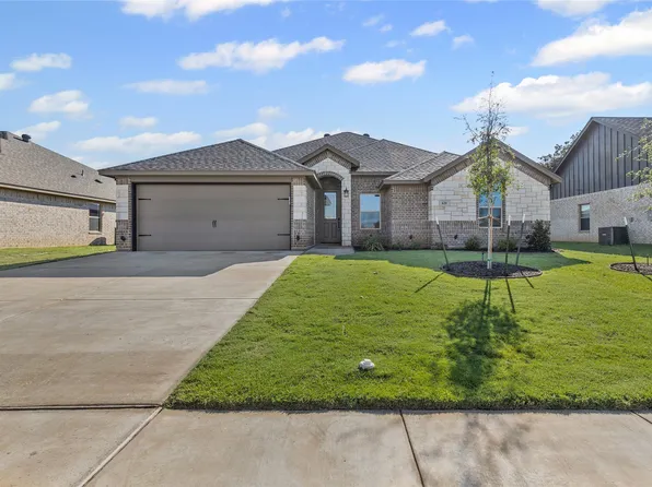 620 Jameson St, Springtown, TX 76082