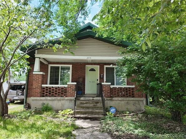 205 S Grand Ave, Eldon, MO 65026