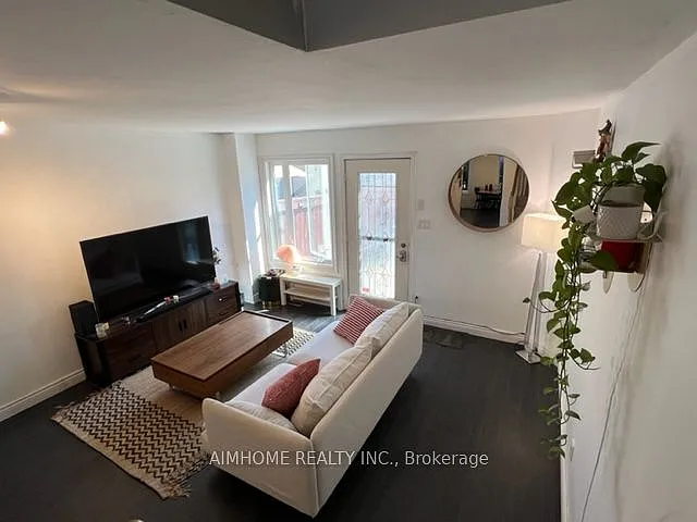 9013 Yonge St — Photo 7