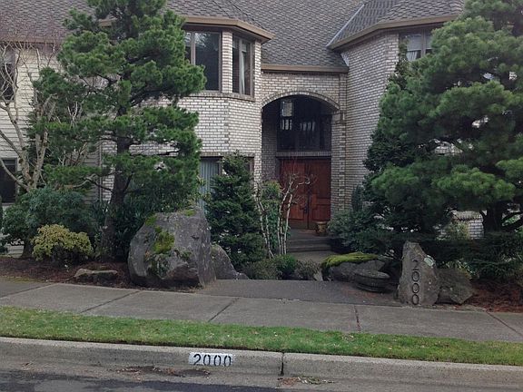 Front facing East. Mt Hood View