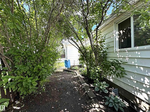 3rd image of 825 2nd St