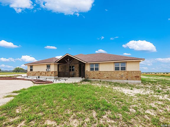 3rd image of 317 HONEYSUCKLE LN