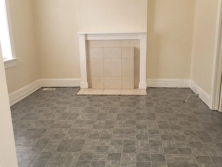1524 Agnes St — Photo 2