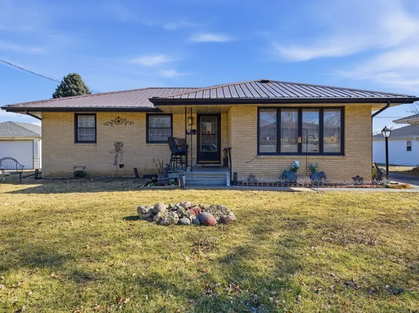 3207 E 26th St, Des Moines, IA 50317