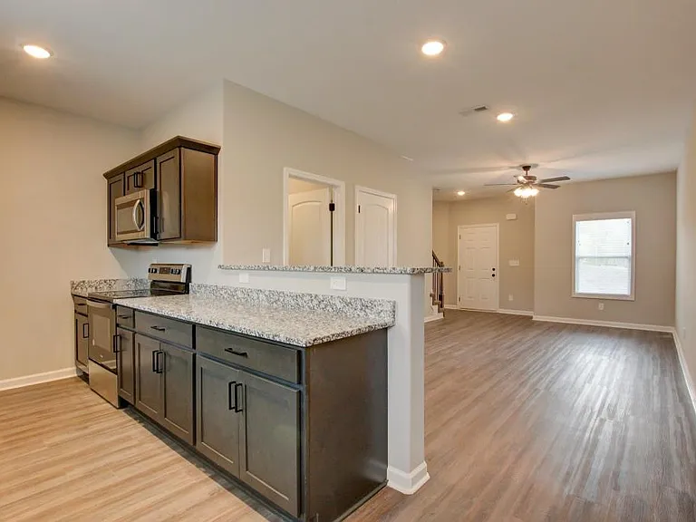 1115 Hillwood Dr — Photo 9