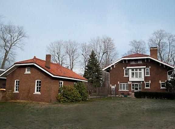 4th image of 901 Strong Ave