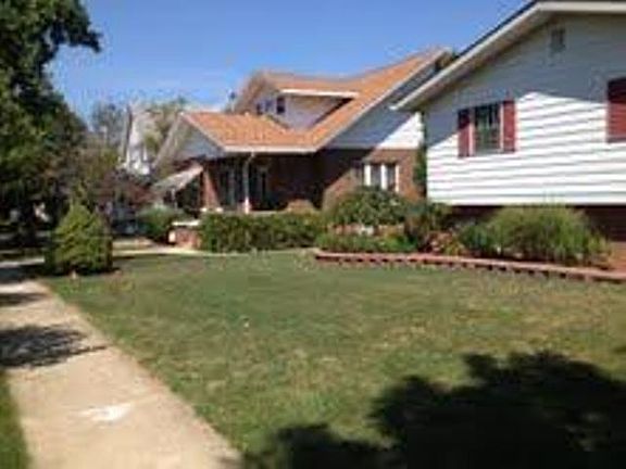 3rd image of 305 W Crawford St