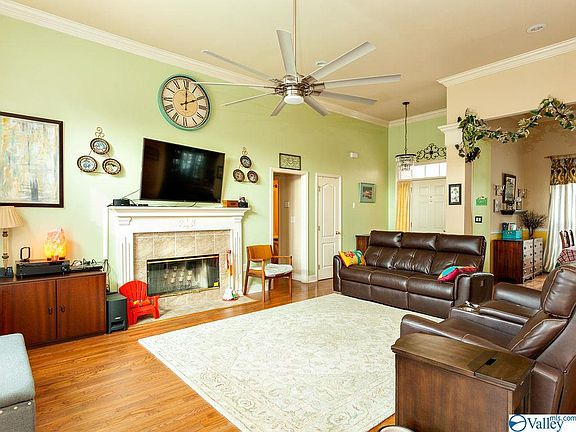 4th image of 1670 Longleaf Dr NW