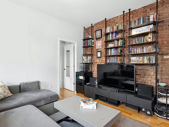 3rd image of 124 Thompson St APT 21
