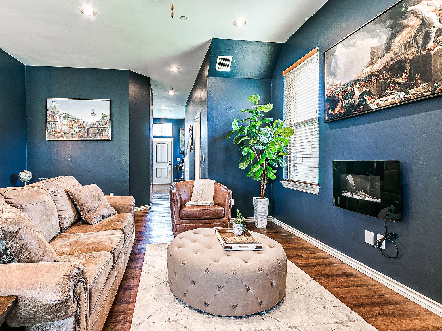 2 bed, 2.5 bath, 1735 sqft, $1,900 — Photo 1