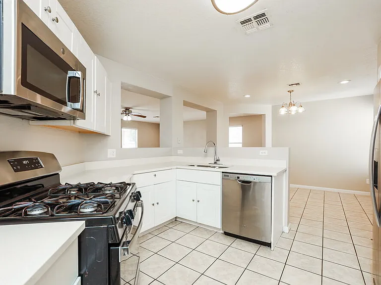 1552 E Maryland Pl — Photo 8