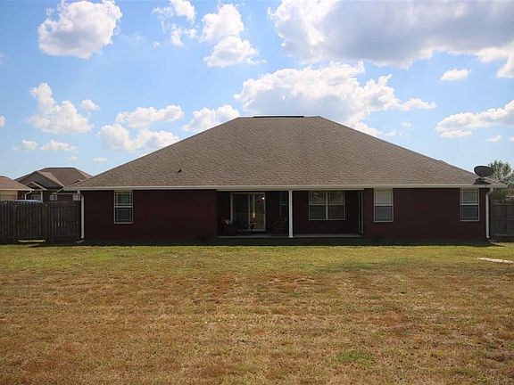 3rd image of 920 Cheshire Dr