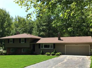 9053 Ranch Dr, Chesterland, OH 44026