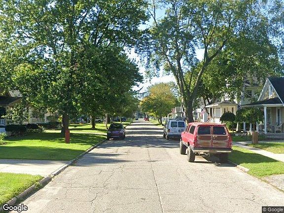 Exterior Neighborhood (street photo)