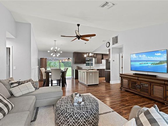 3rd image of 5270 Hickory Wood Dr