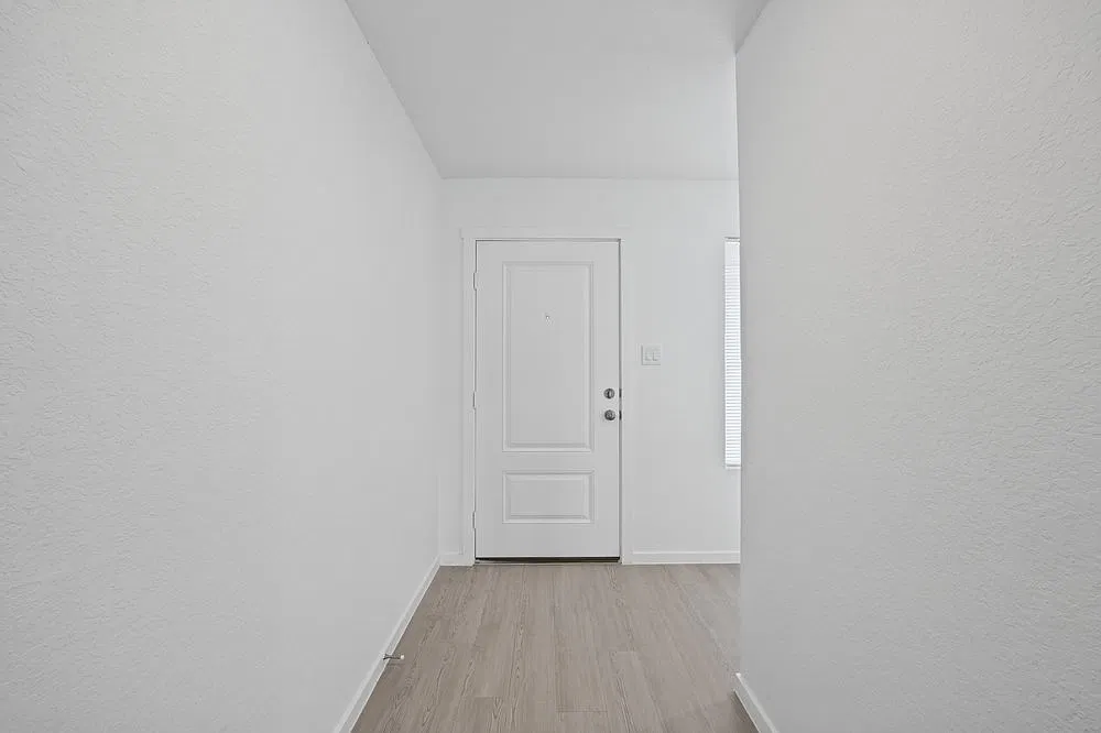 Stylish 3-Bed Home with Fenced Yard, Garage, and Community Pool in Elmendorf — Photo 4