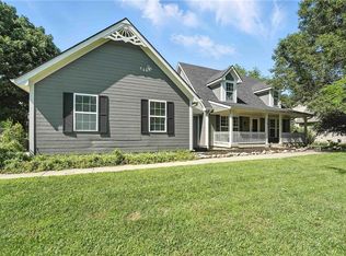 802 S Morgan Dr, Peculiar, MO 64078