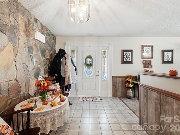 5th image of 1061 Old Peachland Rd