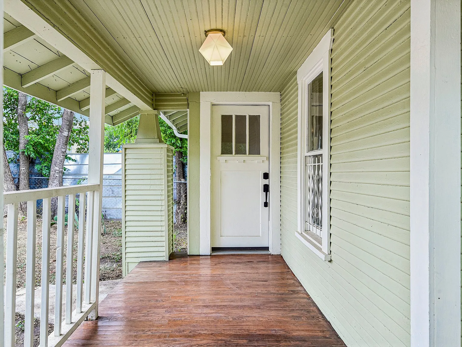 3 bed, 1056 sqft, $1,700 — Photo 4