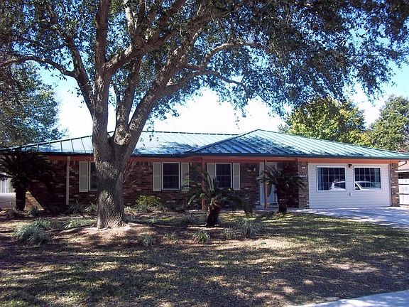 2nd image of 7 Regency Park Dr