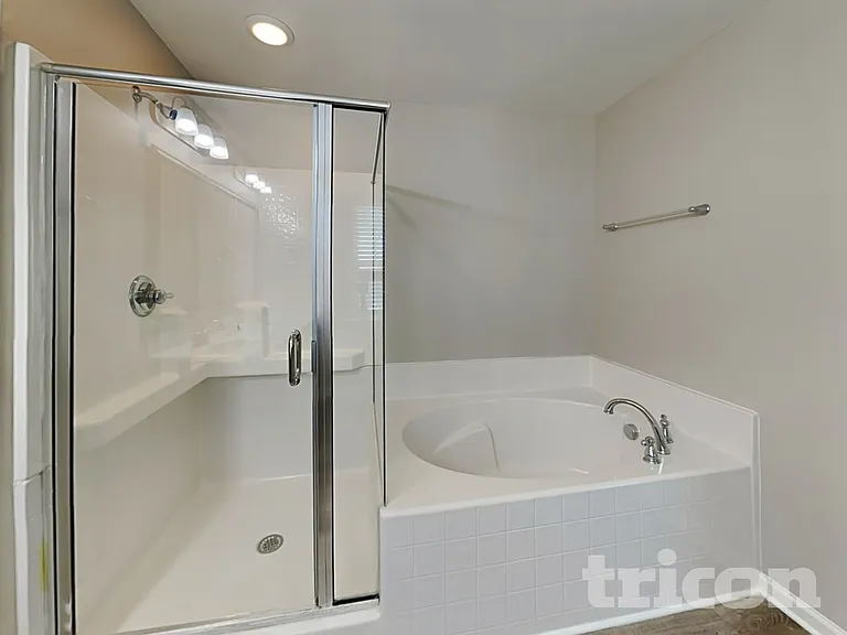 409 Eastfair Dr — Photo 9