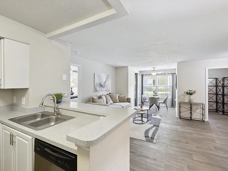2 Bedroom (Renovated) - 2 Bed / 2 Bath - 962 Sq.Ft.
