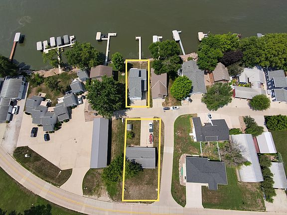3rd image of 590 & 594 Sunset Dr