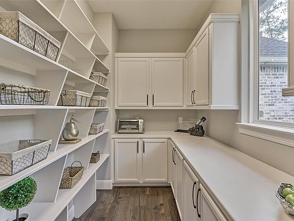 3rd image of 4103 W Crown Crossing Dr