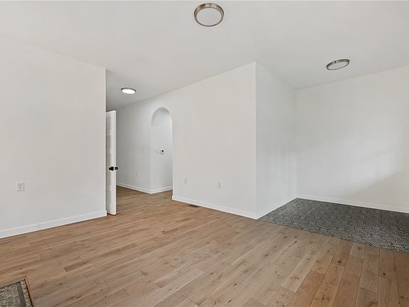 5th image of 218 Fisk Ave