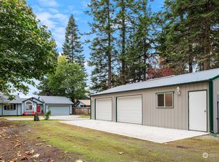 1384 S West Camano Dr, Camano Island, WA 98282