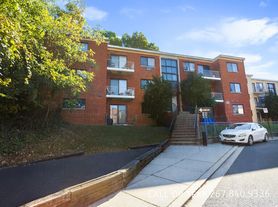 4040 Livingston Rd SE
