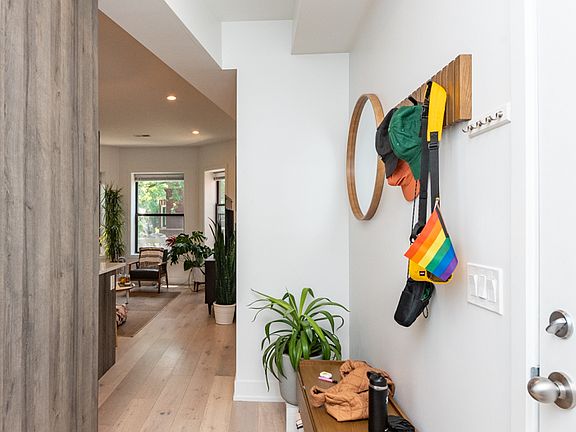 5th image of 1336 W Bryn Mawr Ave APT 3