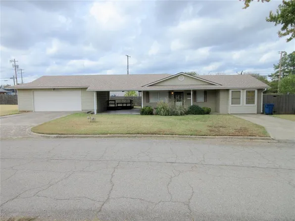 706 N 4th St, Tecumseh, OK 74873
