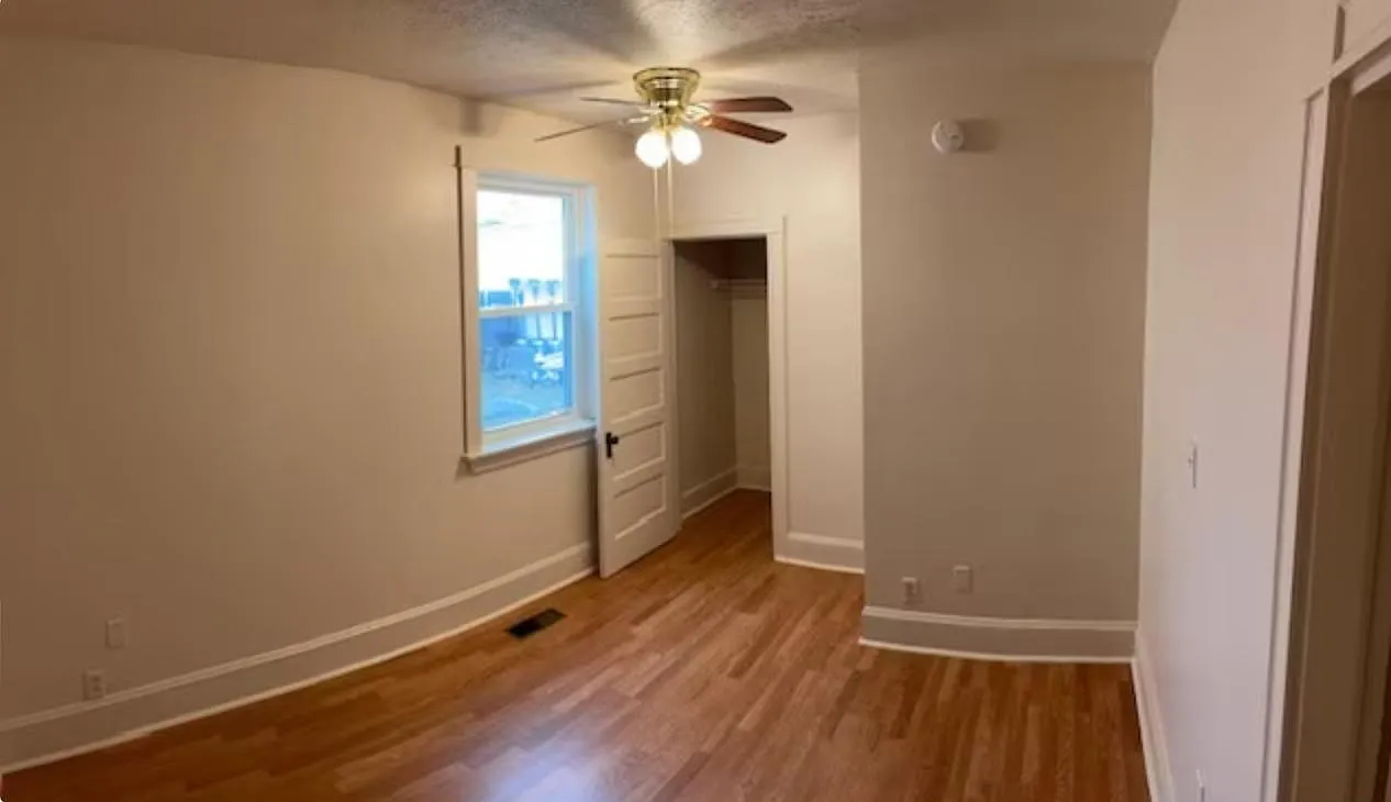 3 bed, 930 sqft, $2,850 — Photo 4