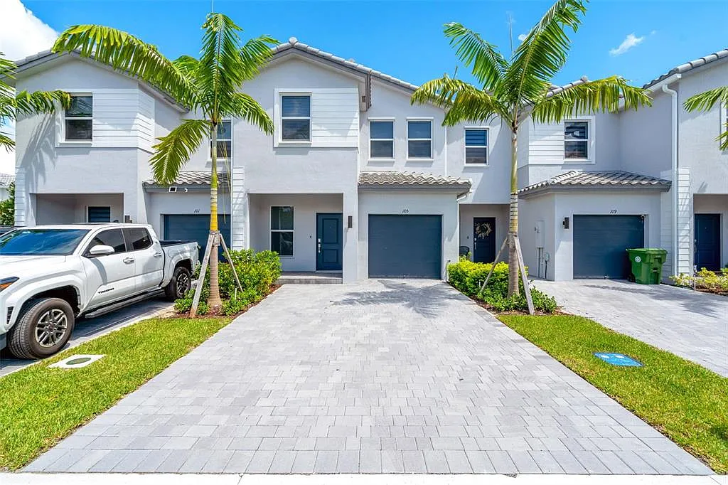 3 bed, 2.5 bath, 1760 sqft, $3,500 — Photo 2