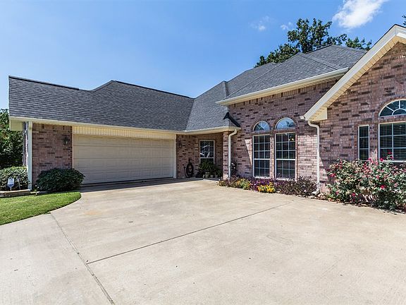 3rd image of 448 Ashwood Bnd