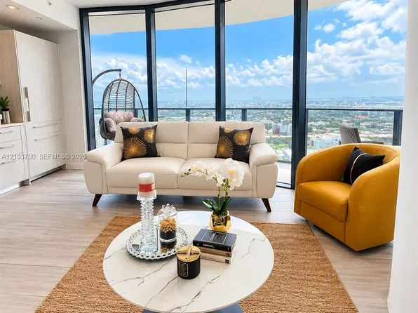 55 SW 9th St APT 3308, Miami, FL 33130