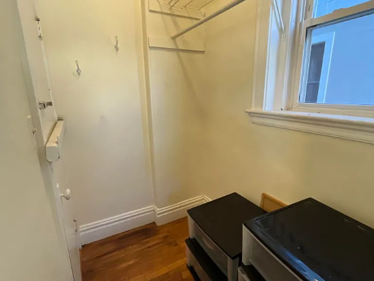 4-45 Englewood Ave — Photo 9