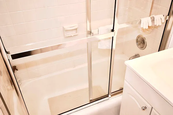 Rented by Jeffrey Mark Peckage Inc. | media 18