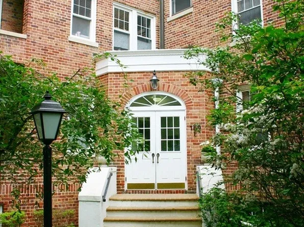 169 Mason St APT 2F, Greenwich, CT 06830