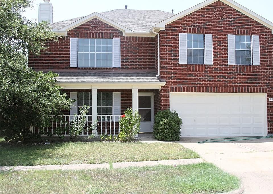 Located on a private cul-de-sac, this will be a great home for a family wanting great neighbors and 