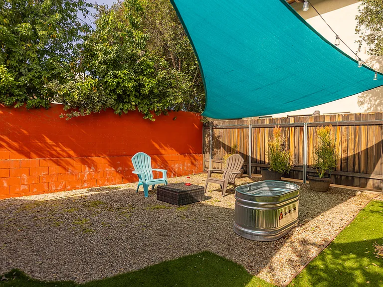 E Aliso St — Photo 9