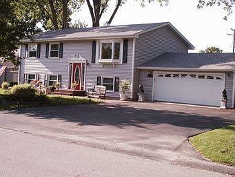 1st image of 107 Shorewood Ln