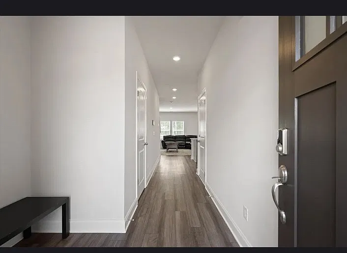 3 bed, 2.5 bath, 1601 sqft, $2,000 — Photo 2