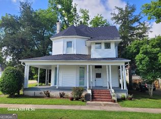 210 E 8th St, West Point, GA 31833